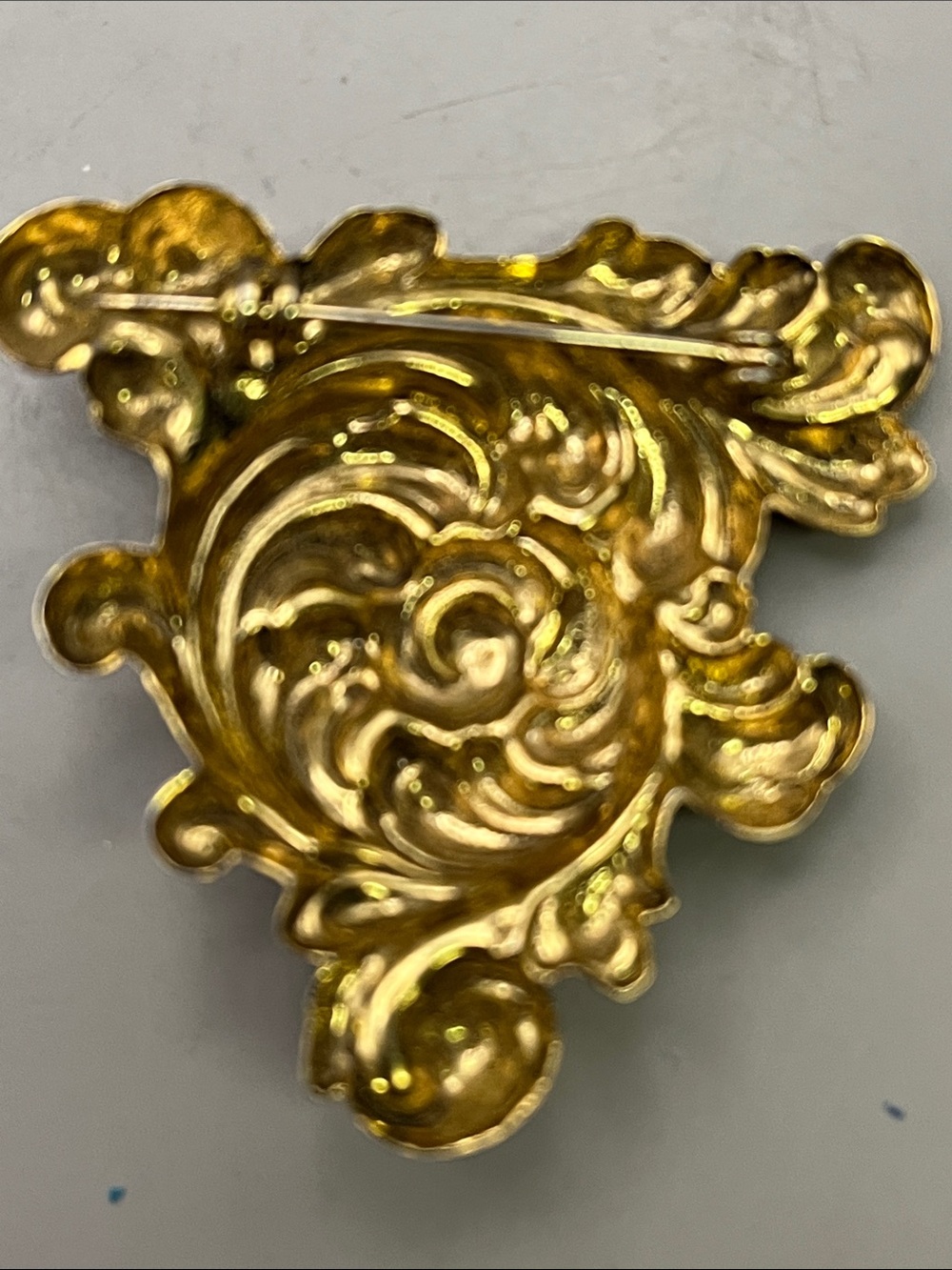 Gold Baroque Brooch with Organic Scrollwork - Picture 3 of 5